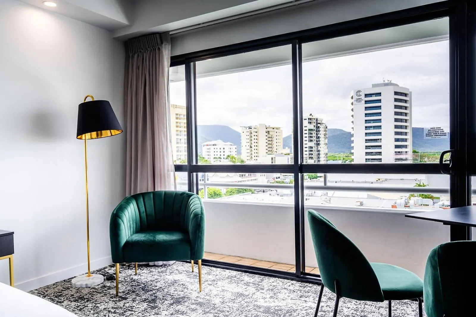 The Benson Hotel Cairns 4*,
